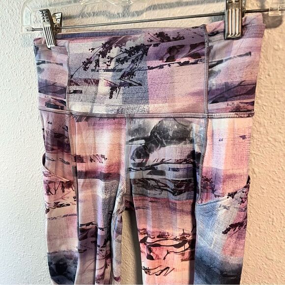 Lululemon Fast & Free 7/8 Tight II *Nulux 25"
Sunrise Silhouette Multi - Picture 11 of 12